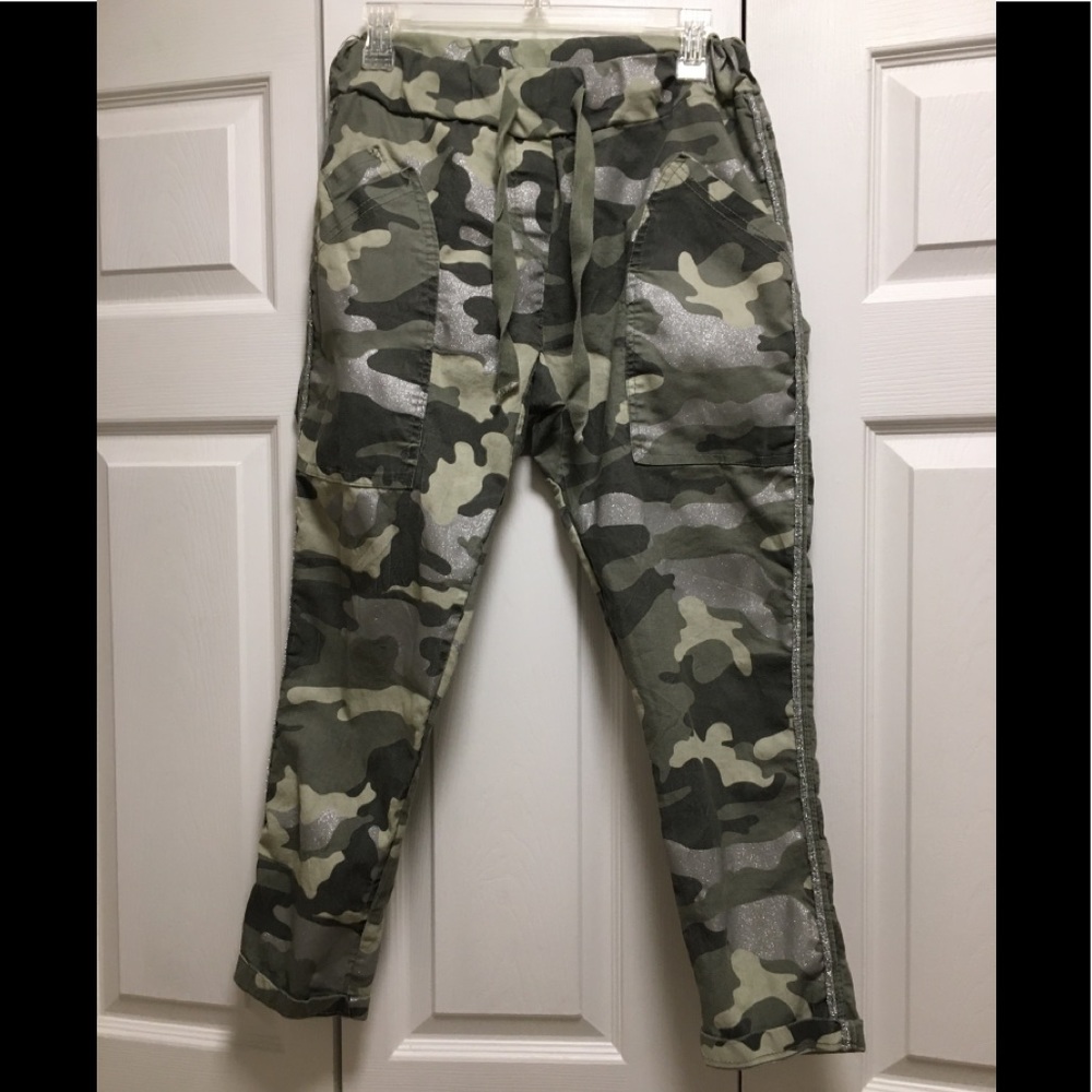 Cute Trendy Camo pants EUC